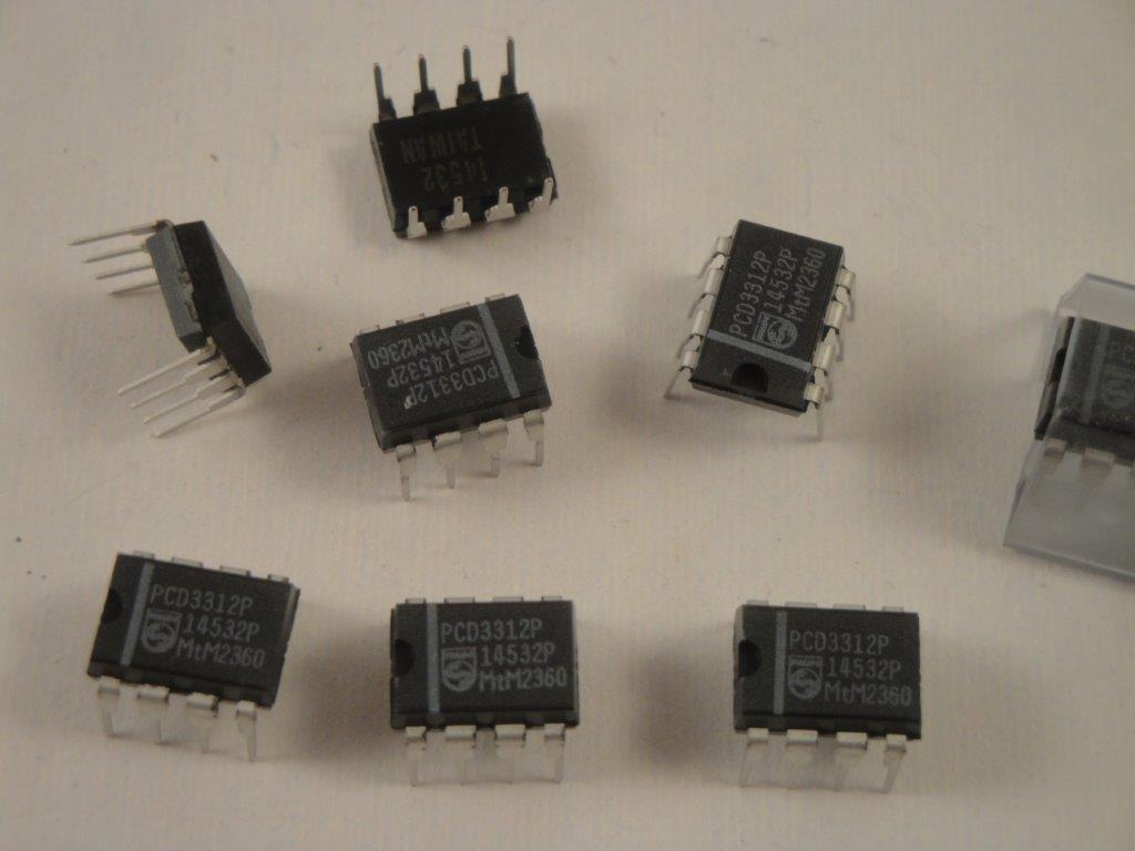 PCD3312 P  DTMF/modem/musical-tone generators  DIP8