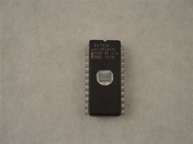 2732 A Intel  NMOS 32K 4K x 8 UV EPROM  DIL24 D2732A