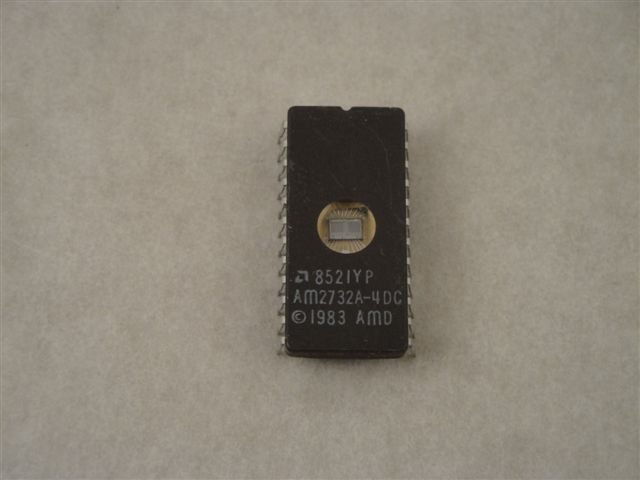 2732 A AMD  NMOS 32K 4K x 8 UV EPROM  DIL24 AM2732A - 4DC