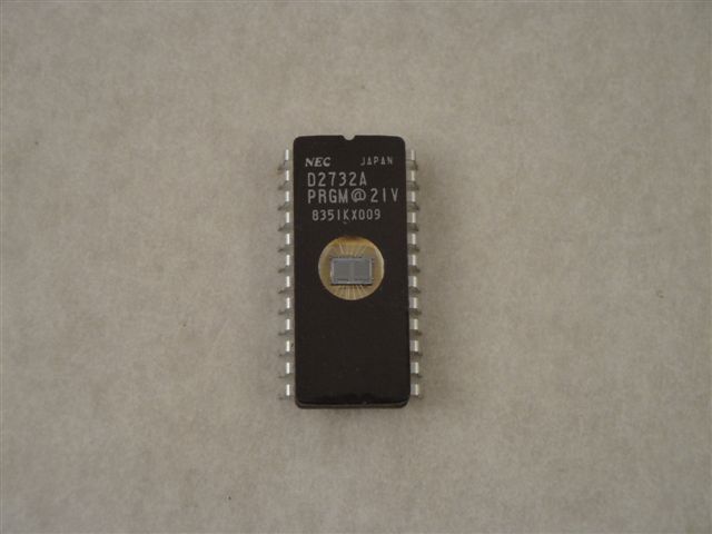 2732 A NEC  NMOS 32K 4K x 8 UV EPROM  DIL24 D2732A PRGM 21V
