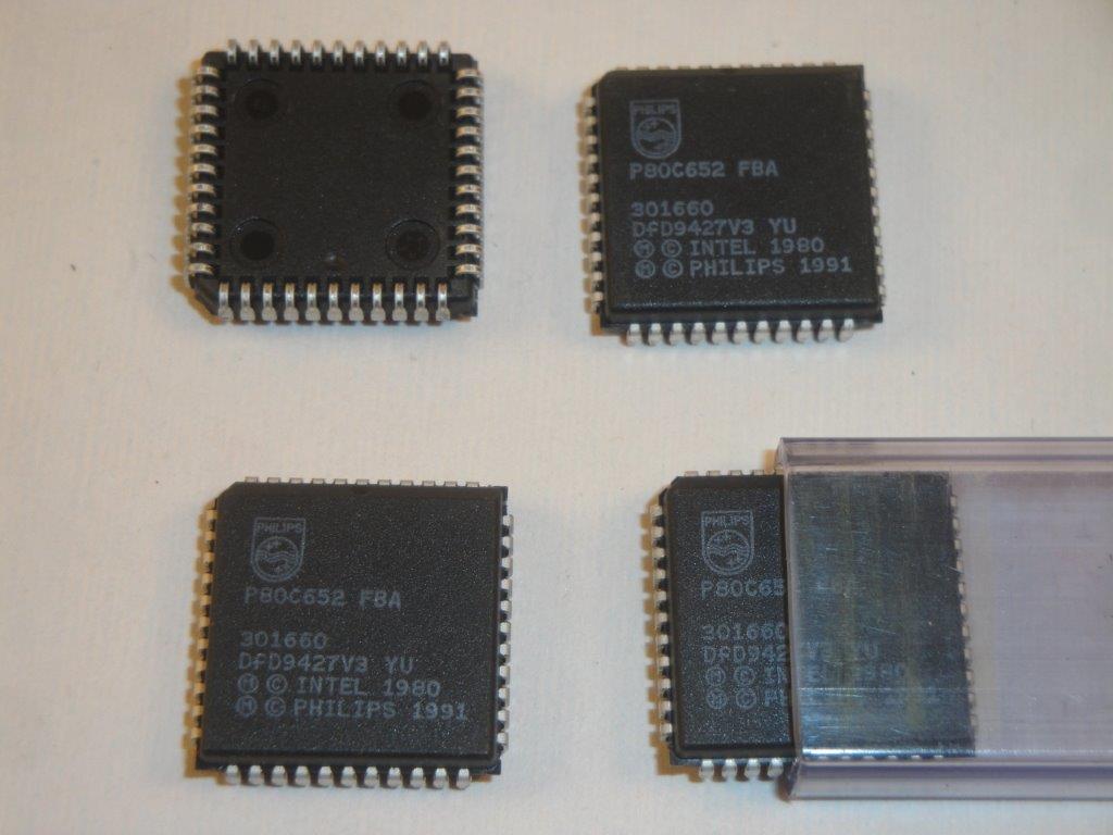 80C652 FBA    8Bit 512RAM CAN-Bus PLCC44