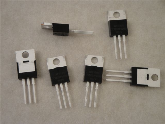 BTA16-600 (B)   Triac 16A 600V 100/50mA  17h