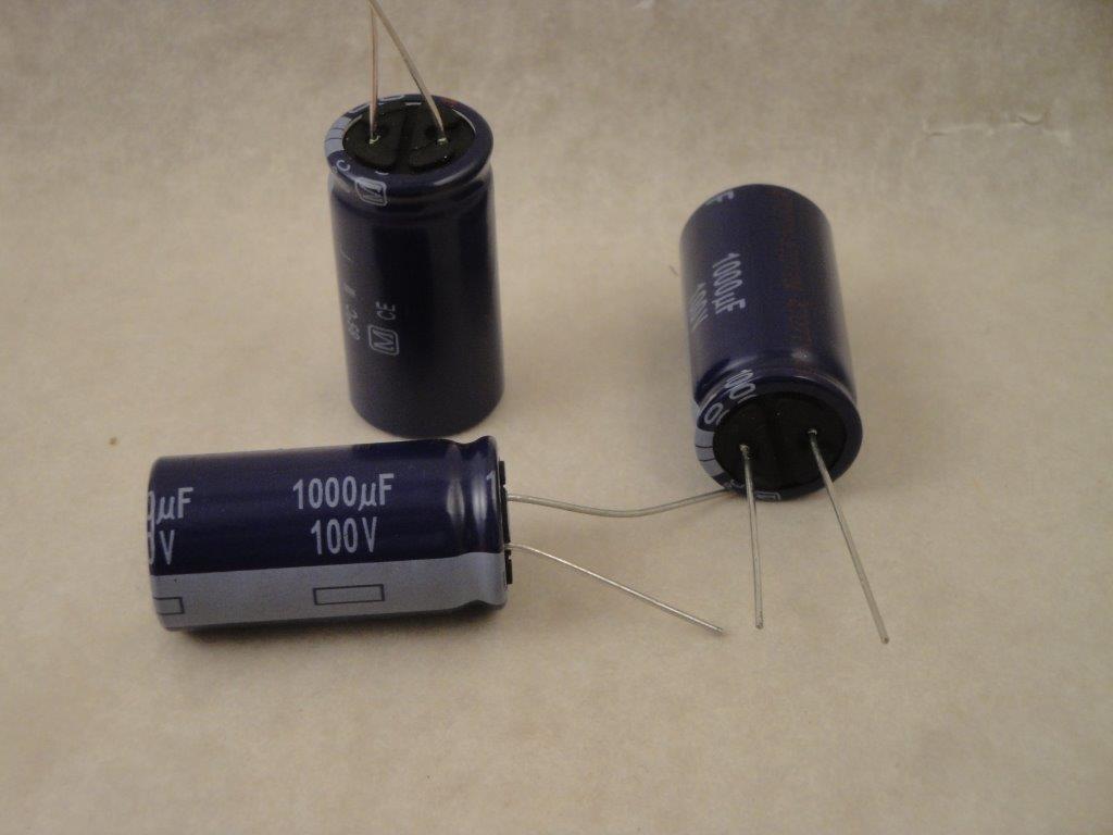 SKR 100 V 1000 uF  Elko-steht 18x35,5mm RM7,55