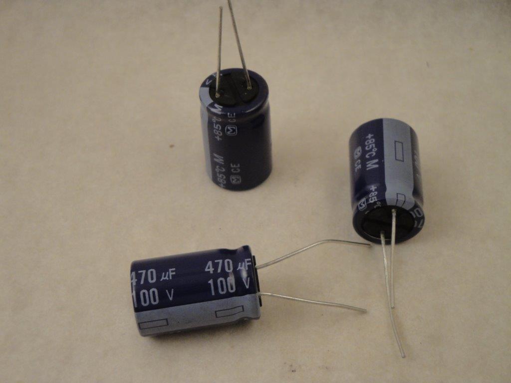 SKR 100 V 470 uF  Elko-steht 16x25mm RM7,55