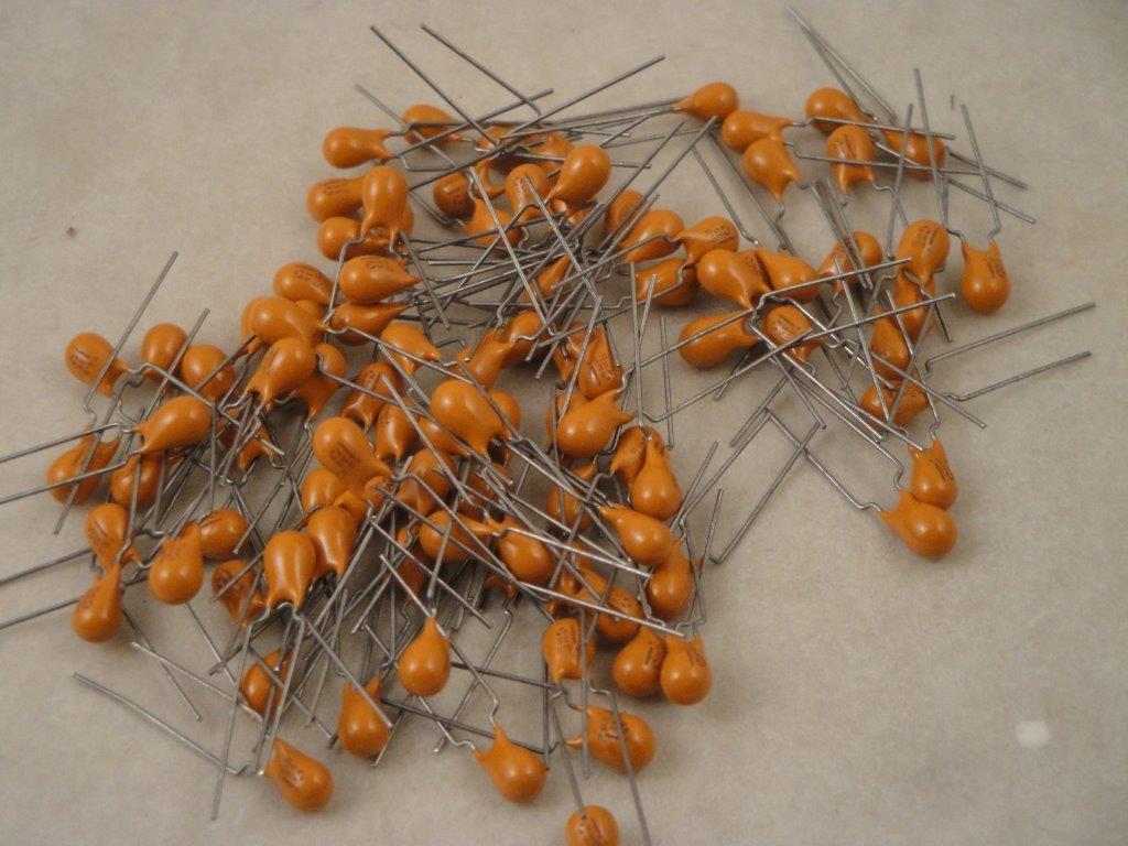 TANTAL ELKO 35 V 6,8 UF  RM5mm