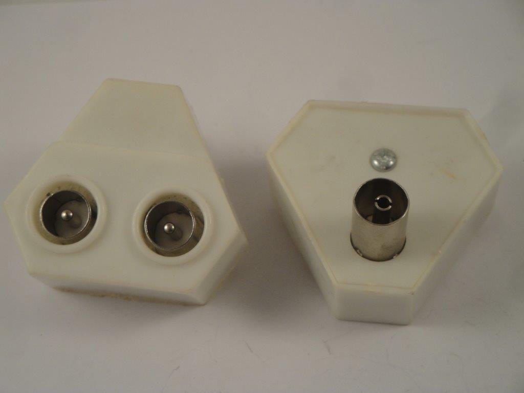 Antennenverteiler Koax-Adapter 2xStecker/1xBuchse AA01
