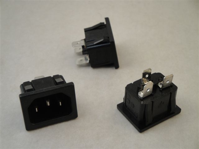 GSD3SI Kaltger�teeinbaustecker Snap In