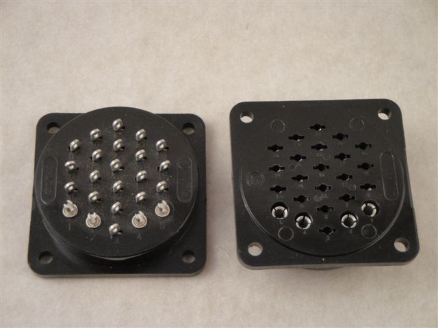 MEB240  Flanschbuchse  schwarz