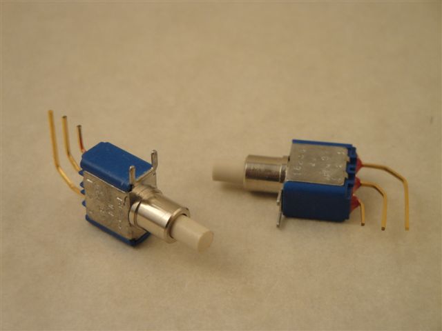 18235WW-3 CD Drucktaster 1xE/T  100mA -30VDC 90� abgew., APEM 18