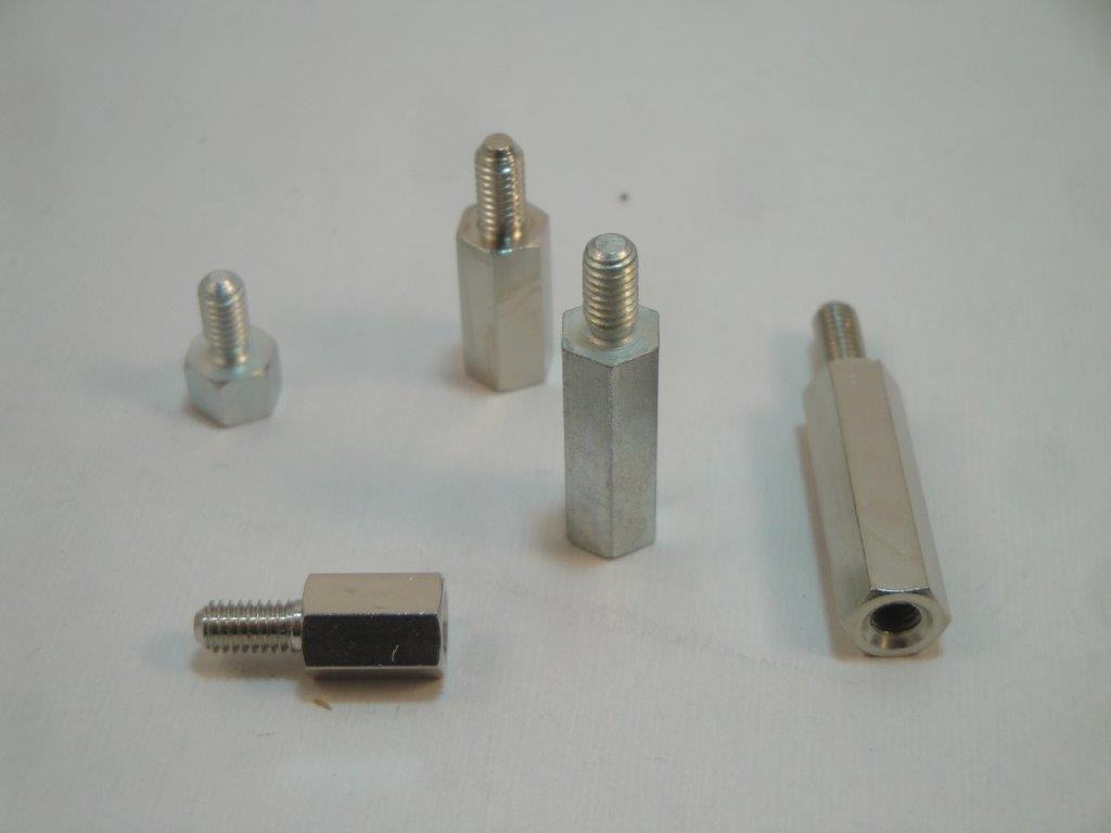 DA7M4X05mm  MS-Distanzbolzen M4 5mm Innen-/Au�engewinde