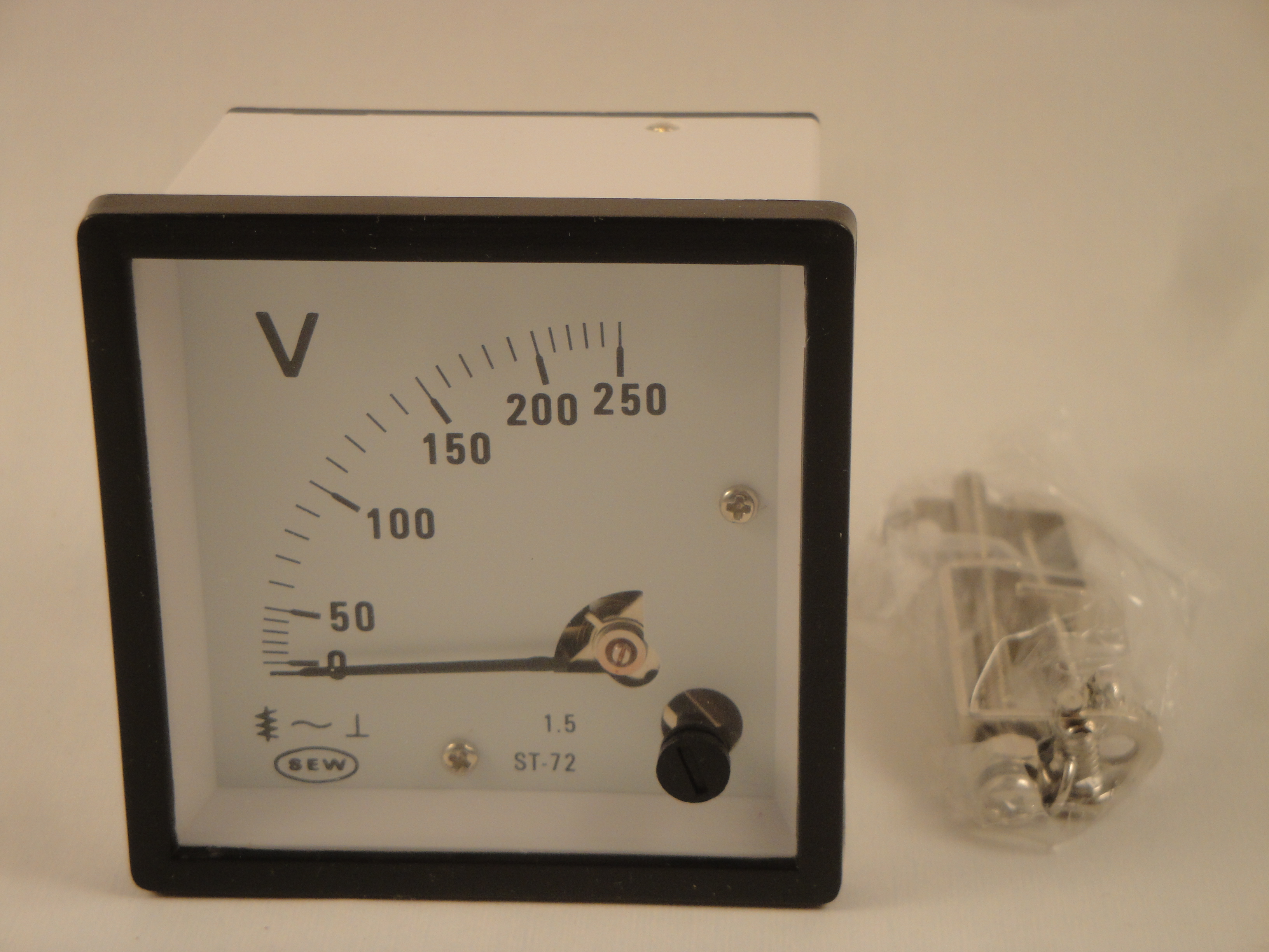 ST72  250V Dreheisenvoltmeter Kl 1,5 SEW ST-72