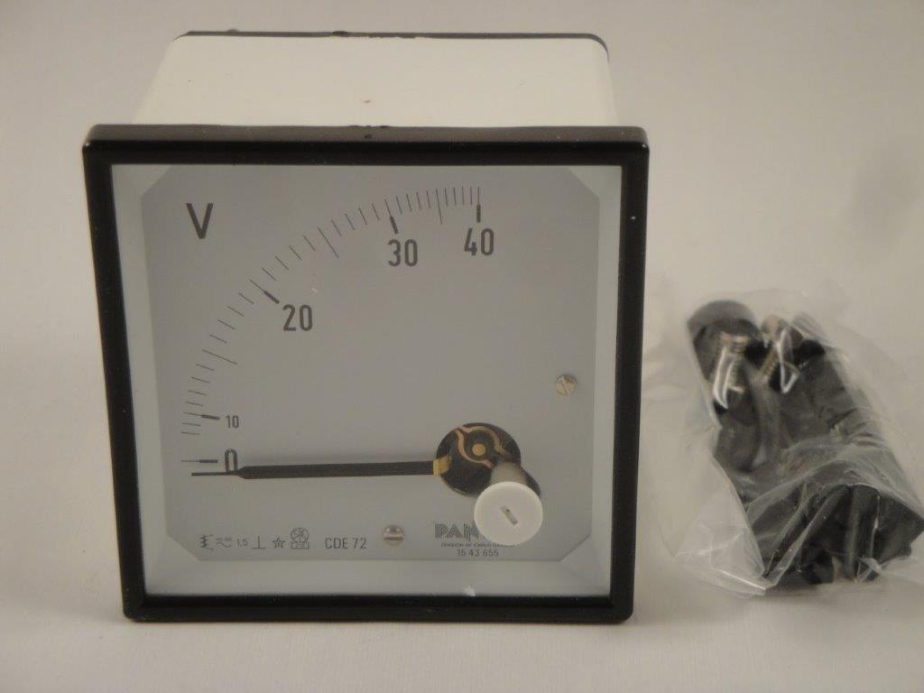 ST72  40V Dreheisenvoltemeter Kl 1,5 Pantec CDE72