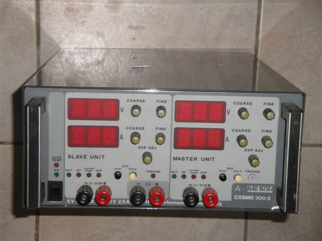 Labornetzger�t  2x0-60V/0-2,5A 1x5V/3A - Kert COSMOS 300/2