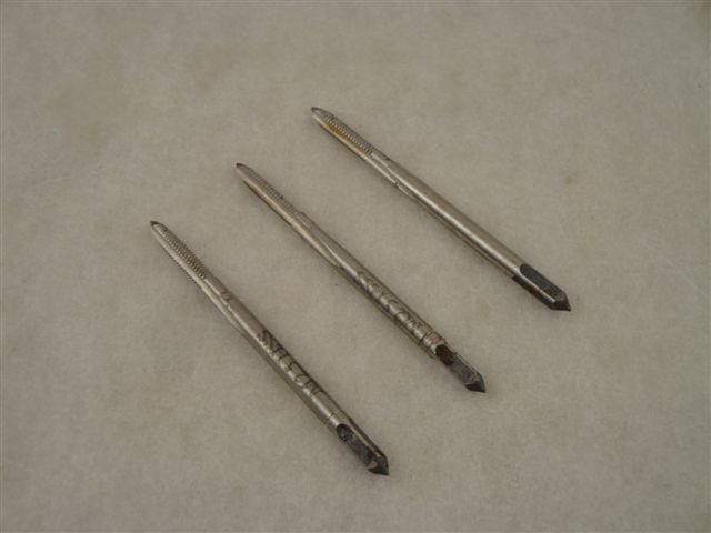 Gewindebohrer HSS M2,0 - 3-tlg. Gewindebohrer HSS M2,0 - 3-tlg.