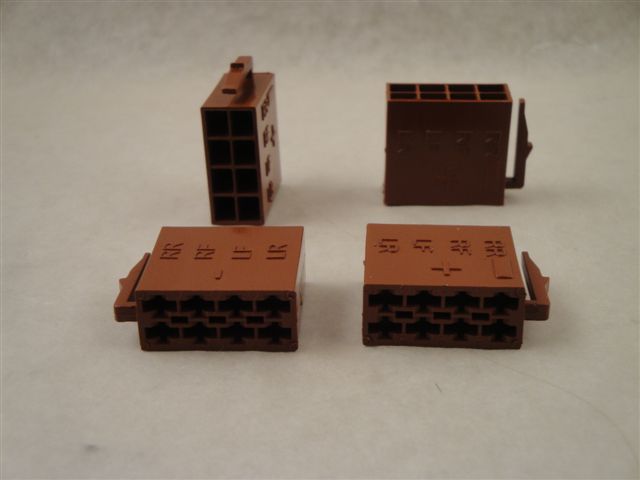 Iso-Stecker 8 polig f�r Lautsprecher, braun