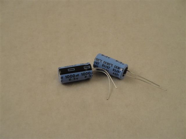 Elko 680uF 10V 105� 8x11,5mm RM3,5