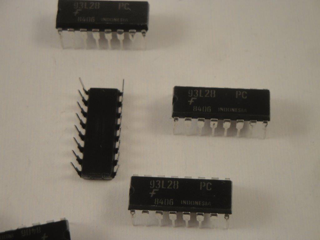 93L28 PC    DIL16