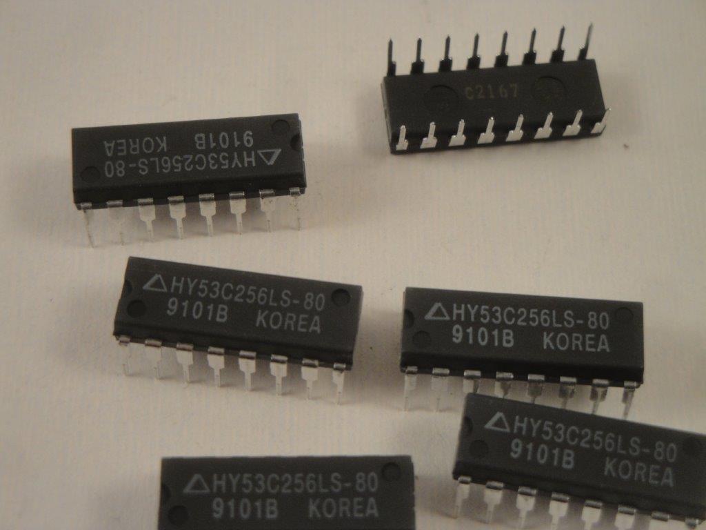 HY53C256 LS-80   256K x 1-Bit CMOS DRAM  DIP16
