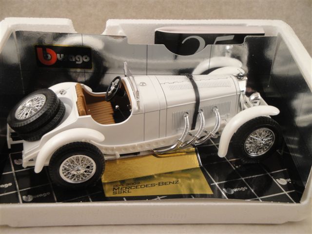 Mercedes Benz SSKL 1931, wei�  1:18  burago 3002