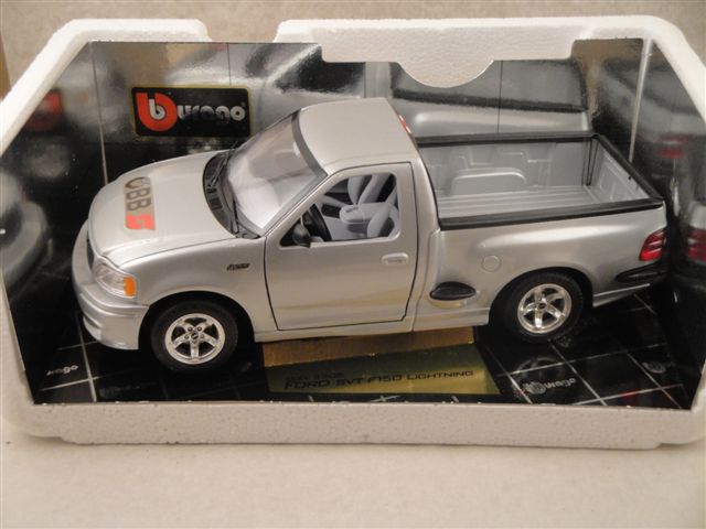 Ford SVT F150 Lightning 1999, silber  1:21  burago 3305