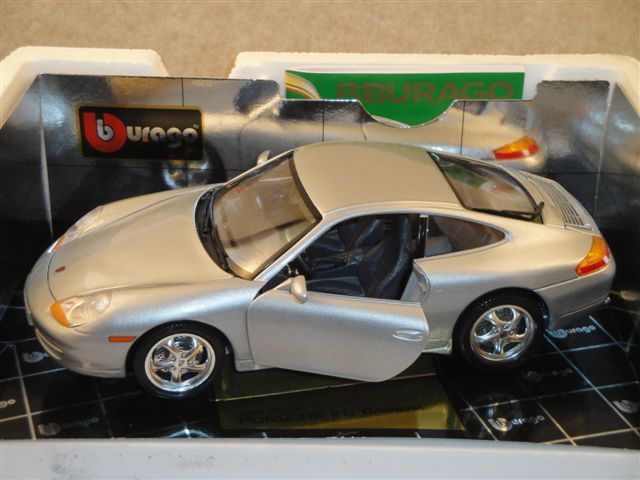 Porsche 911 Carrera '97, silber  1:18  burago 3315