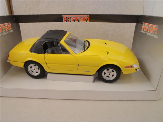 Ferrari 365 GTS-4 Daytona Cabrio '69, gelb  1:18,  Giodi 74003