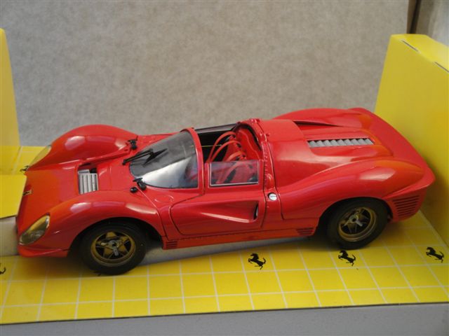 Ferrari 330 P4, rot  1:18  Jouefevolution 3005