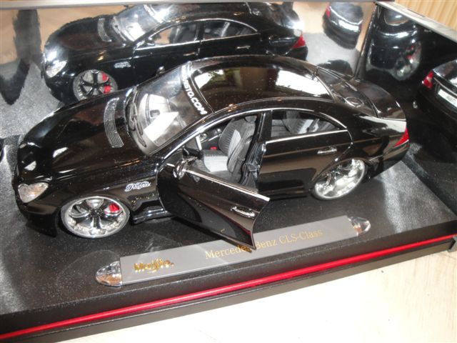 Mercedes CLS, schwarz  1:18 Maisto 36696