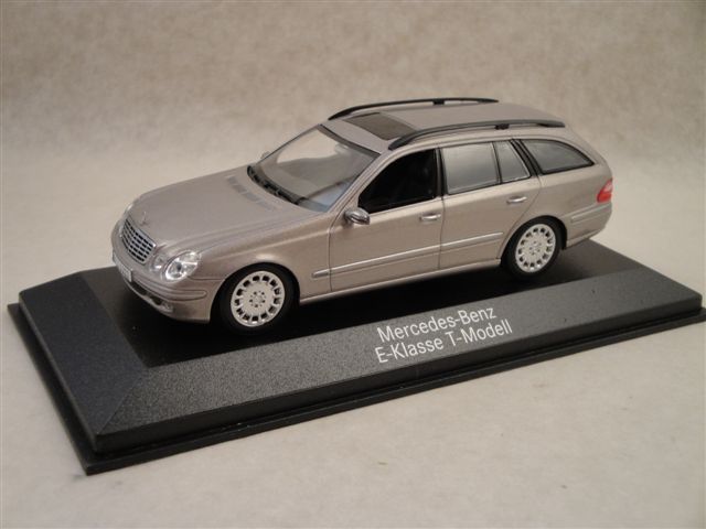 Mercedes Benz E-Klasse T-Modell, silbergrau  1:43  Minichamps