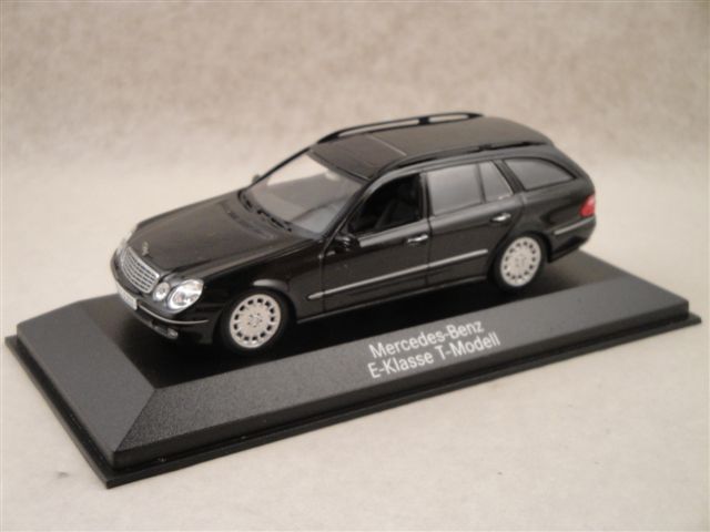 Mercedes Benz E-Klasse T-Modell, schwarz  1:43  Minichamps