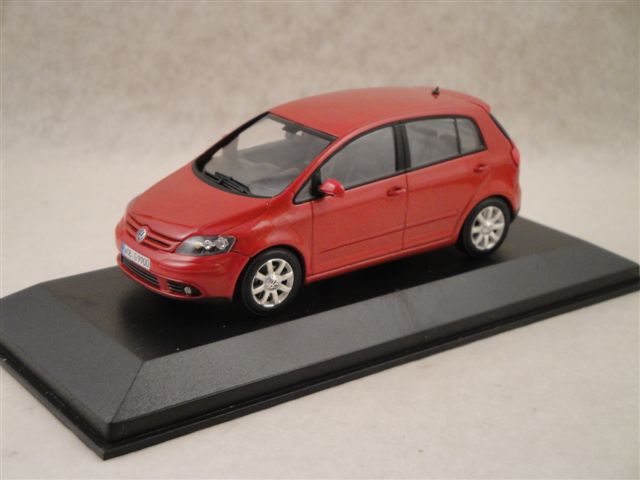 VW Golf Plus 2005, Tornado Red  1:43  Minichamps