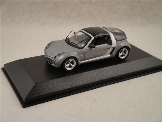 Smart Roadster-Coupe, grau 1:43 Minichamps Smart Roadster-Coupe, grau 1:43 Minichamps