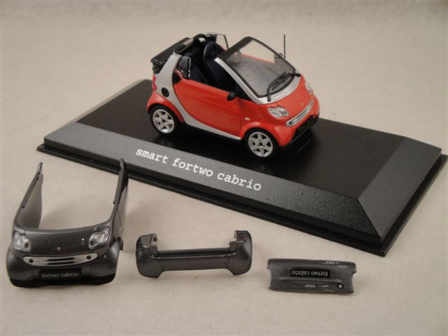 Smart fortwo cabrio, rot 1:43 Minichamps Smart fortwo cabrio, rot 1:43 Minichamps