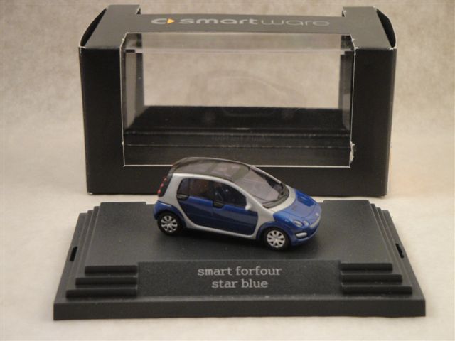 Smart Forfour blau/silber  1:87  Busch 0017725