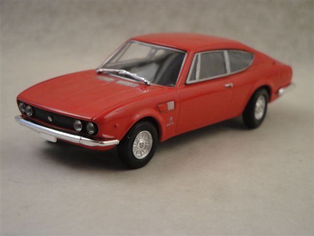 Fiat 2000 Dino Coup�, rot  1:43  Norev