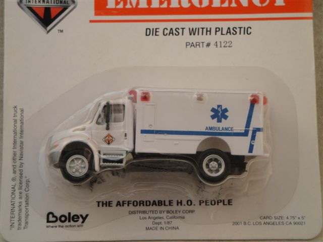 Emergency, 2-Achs Rettungswagen, wei�  1:87  Boley 4122