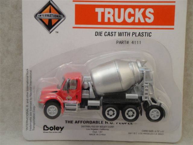 Trucks, Zementmischer 4-Achser rot/silber  1:87  Boley 4111