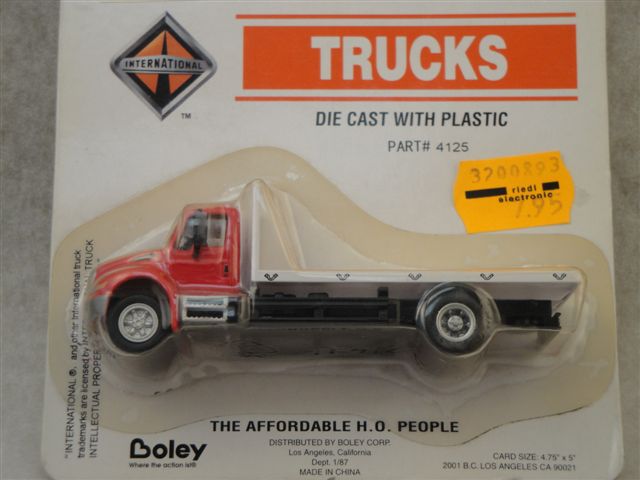 Trucks, 2-Achs Flachauflieger LKW, rot/wei�  1:87  Boley 4125
