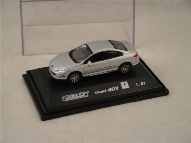 Peugeot Coupe 407, silber  1:87, Welly