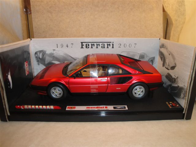 Ferrari Mondial 8 Elite, rot/met  1:18  Elite  HotWheels L2984