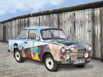Trabant 601 "20 Jahre Mauerfall"  1:24 Revell 01989