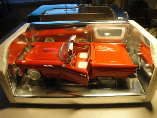 Ford Thunderbird '55  1:18  Revell 08803