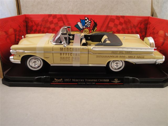 Mercury Turnpike Cruiser Pace Car '57 gelb  1:18  Yatming 92576